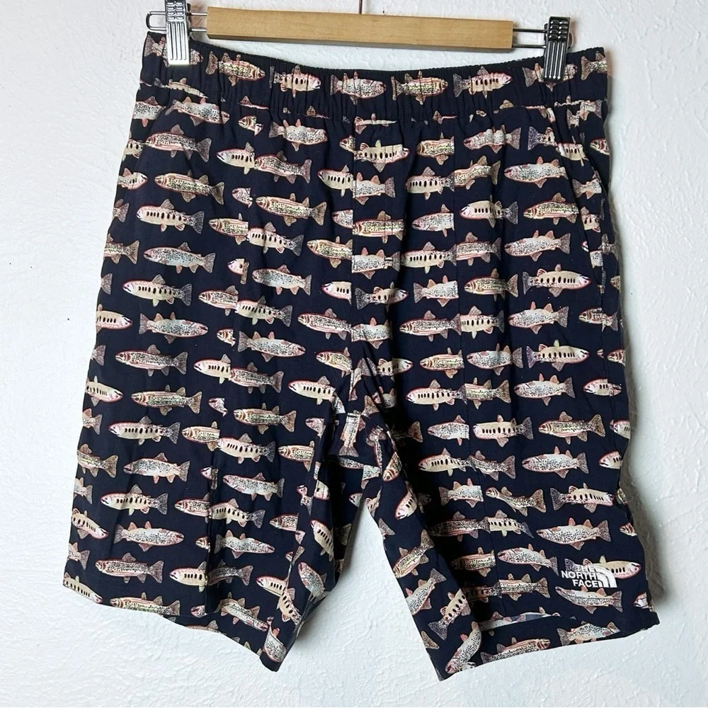 The North Face Men's Class V Pull On Short Navy Fly Reel Fish Print Small